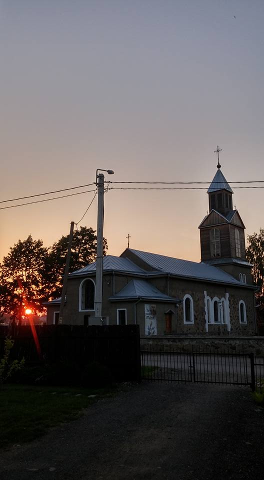 Kairių Švč. Mergelės Marijos, Belaisvių Vaduotojos, bažnyčia