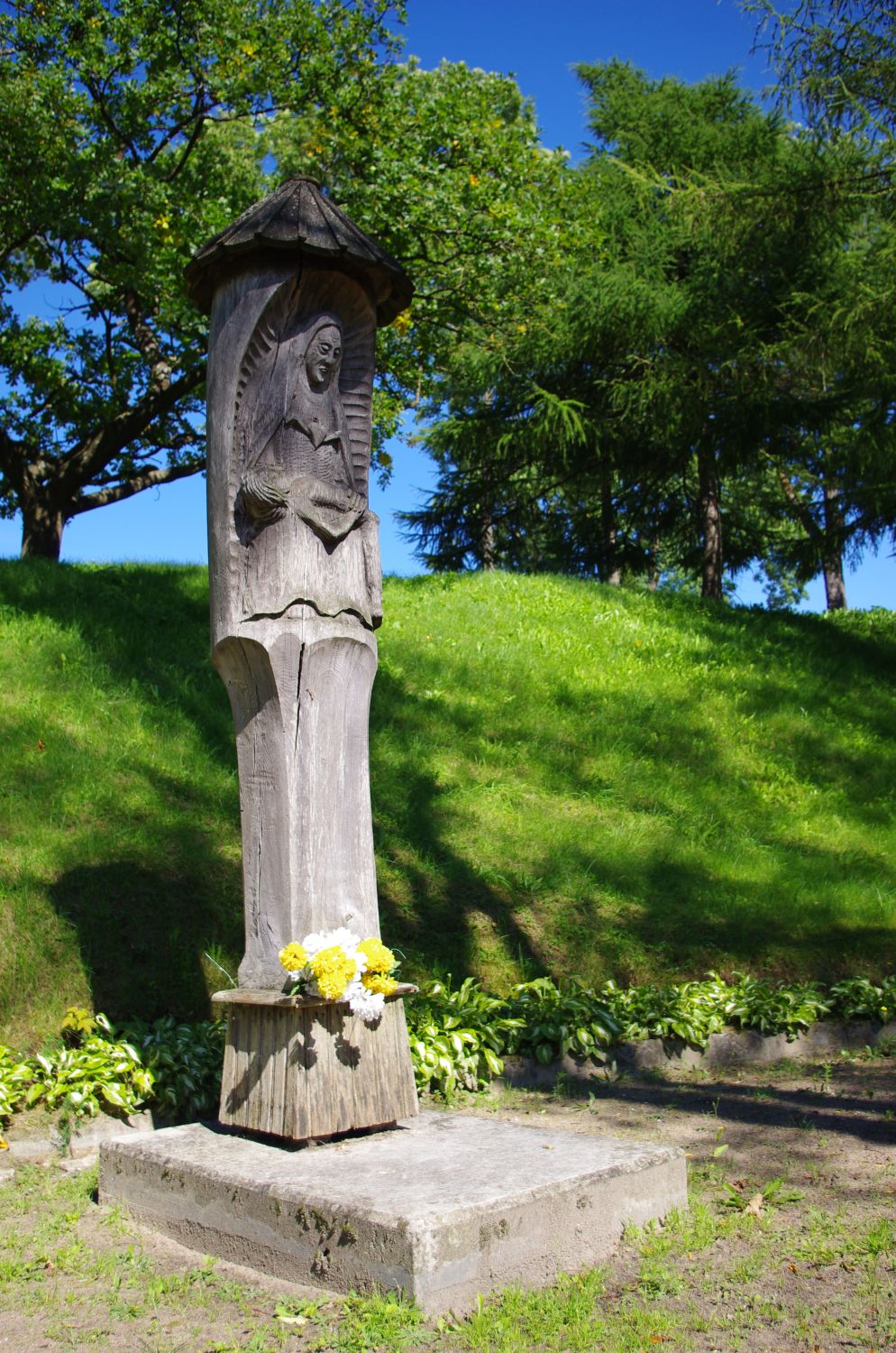 Skulptūrinis stogastulpis „Pieta”
