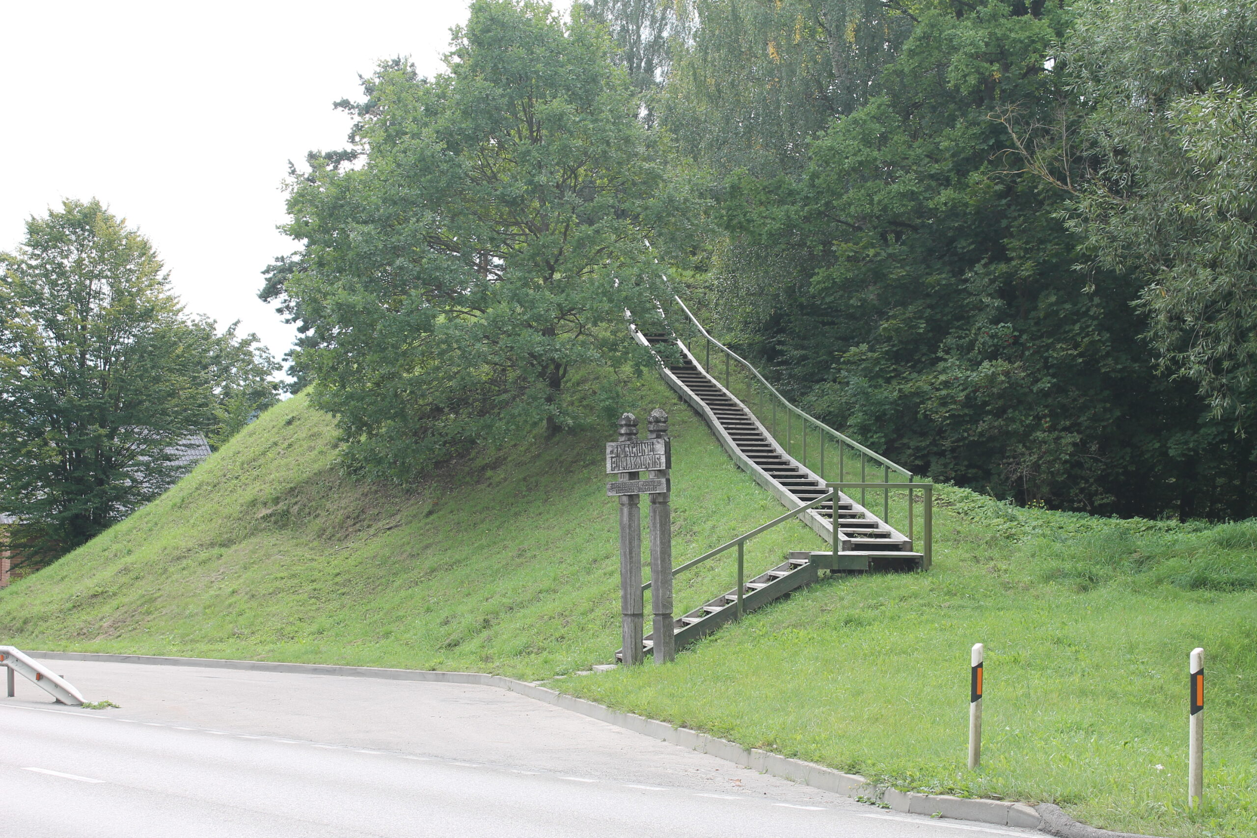 Mačiūnų piliakalnis