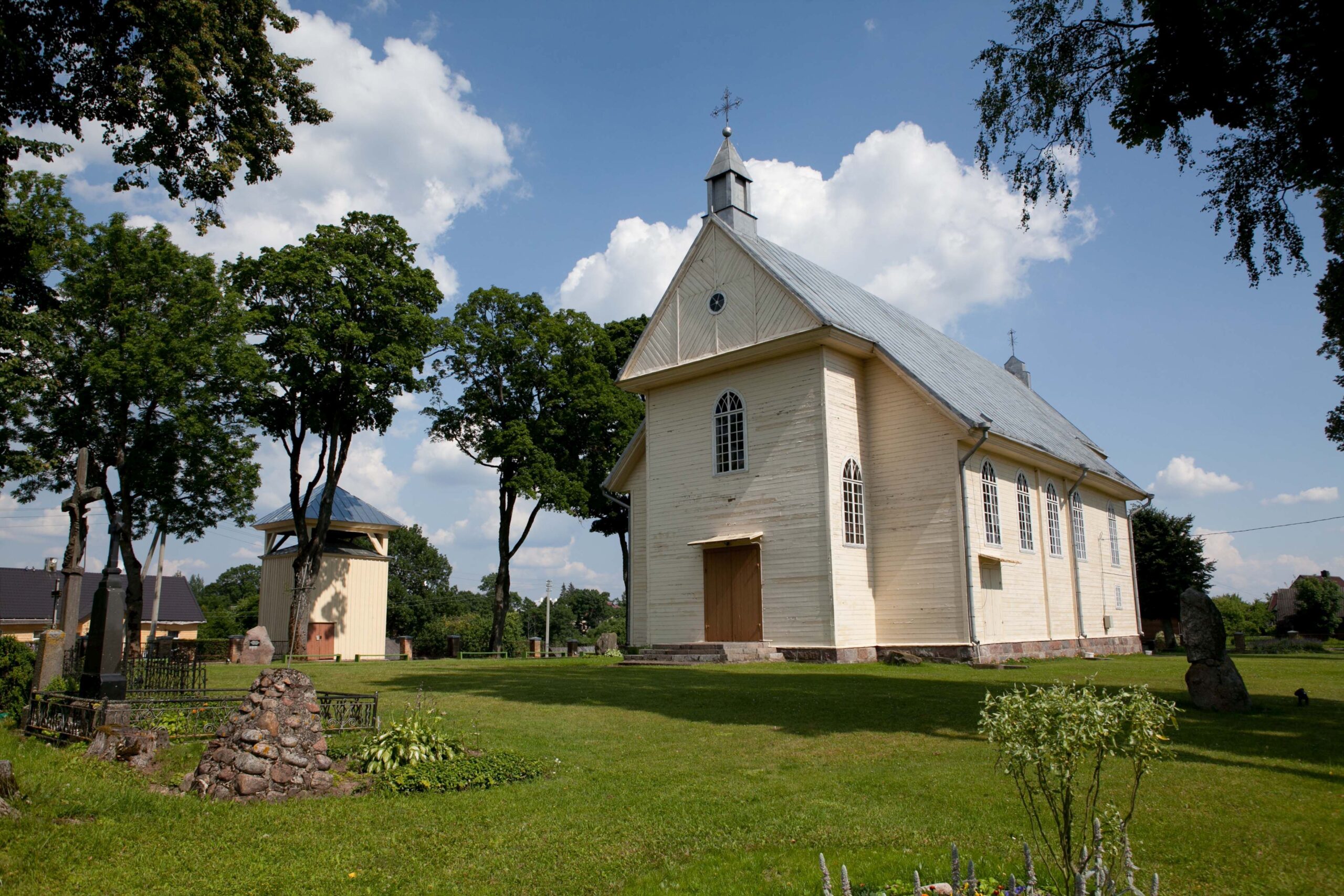 Semeliškių Šv. Lauryno bažnyčia