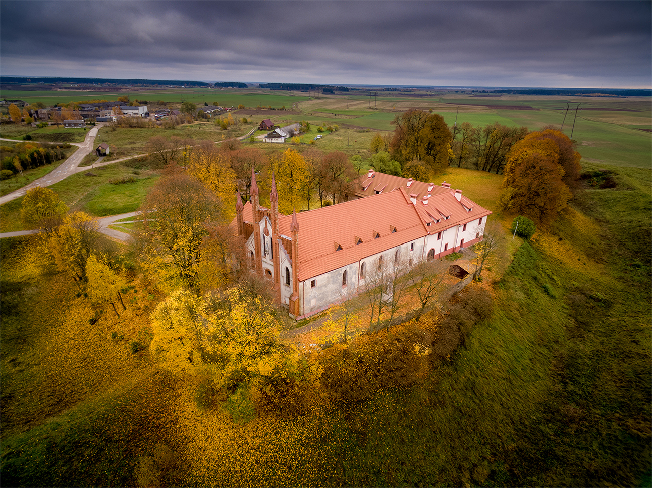 Senųjų Trakų Viešpaties Apreiškimo Švč. Mergelei Marijai ir Šv. Benedikto bažnyčia
