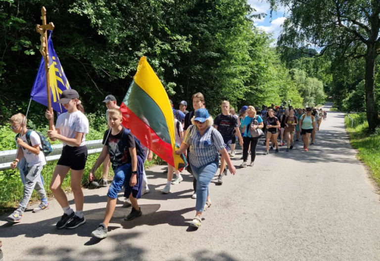 Šv. Jokūbo piligrimų kelias Lietuvoje. Jaunųjų ambasadorių estafetėje – daugiau nei 600 dalyvių